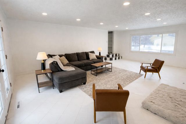 233 Washington Avenue, Plainwell City, MI 49080