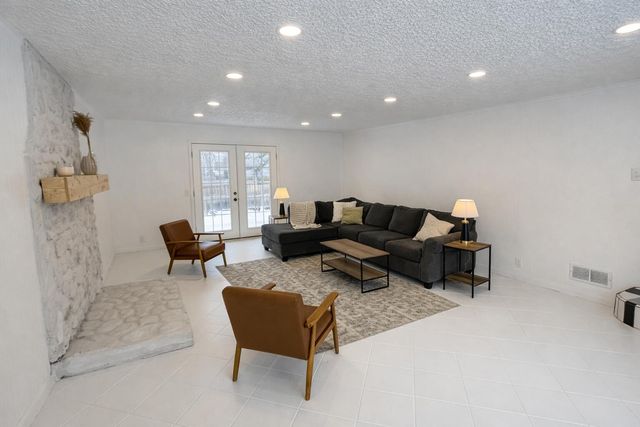 233 Washington Avenue, Plainwell City, MI 49080