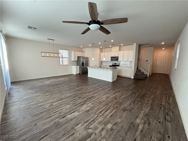 8011 Cavazzo Avenue, Las Vegas, NV 89178