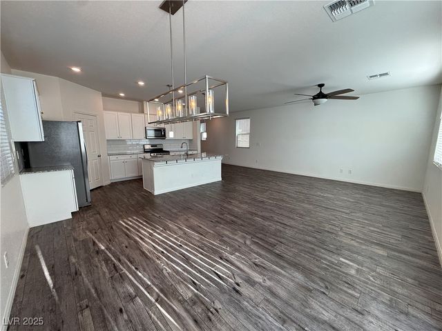 8011 Cavazzo Avenue, Las Vegas, NV 89178
