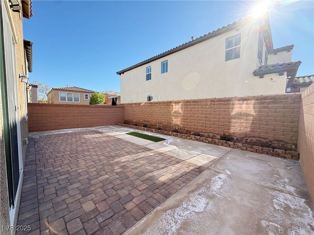 8011 Cavazzo Avenue, Las Vegas, NV 89178