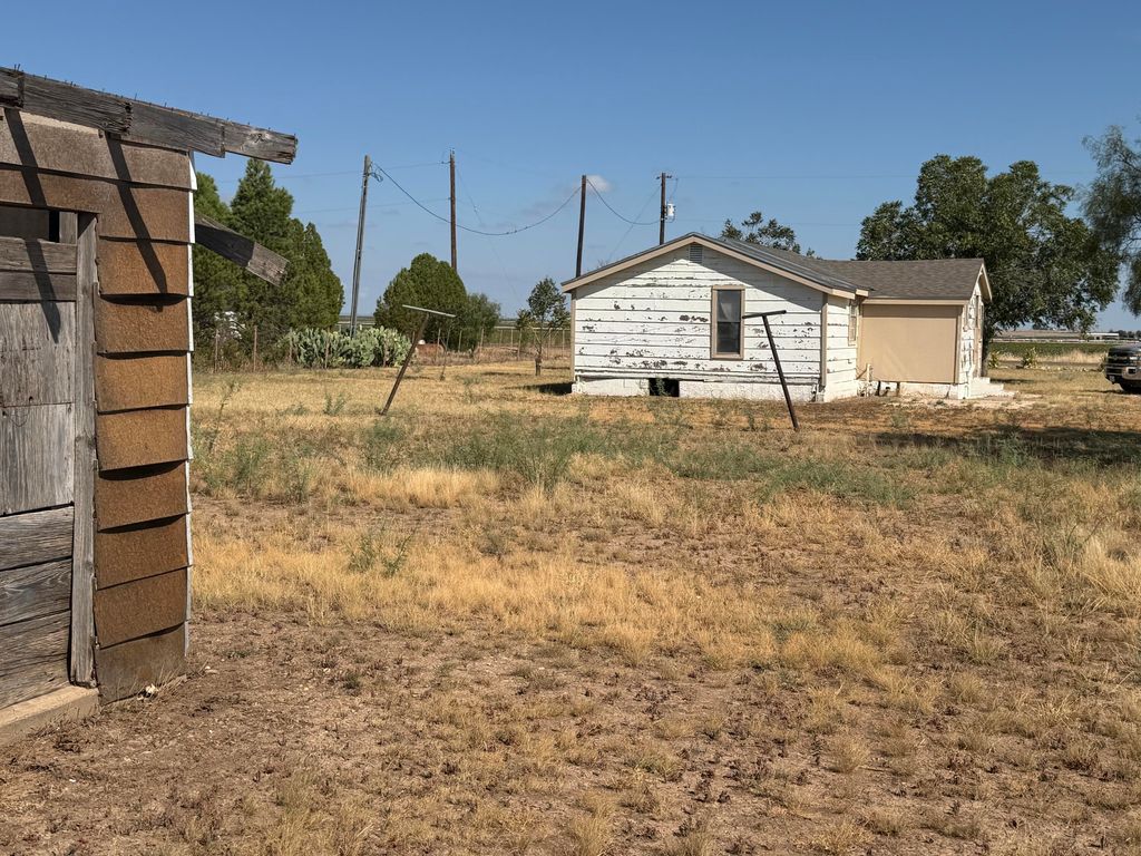 Image 10 of property listing at 17279 Bledsoe Road, San Angelo, TX 76905