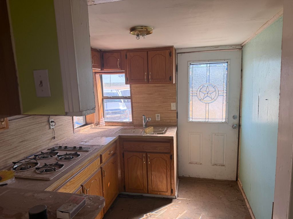 Image 6 of property listing at 17279 Bledsoe Road, San Angelo, TX 76905