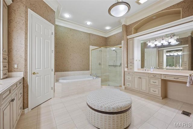 740 Stonebluff Court, Chesterfield, MO 63005