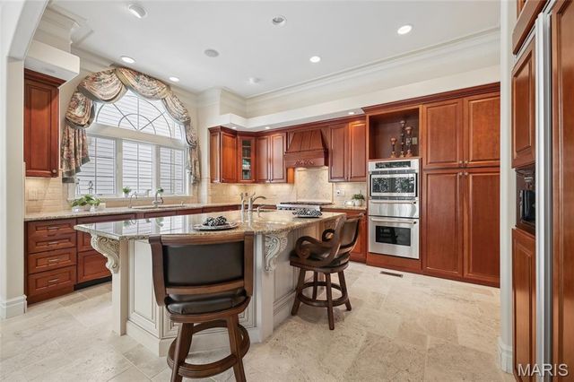 740 Stonebluff Court, Chesterfield, MO 63005