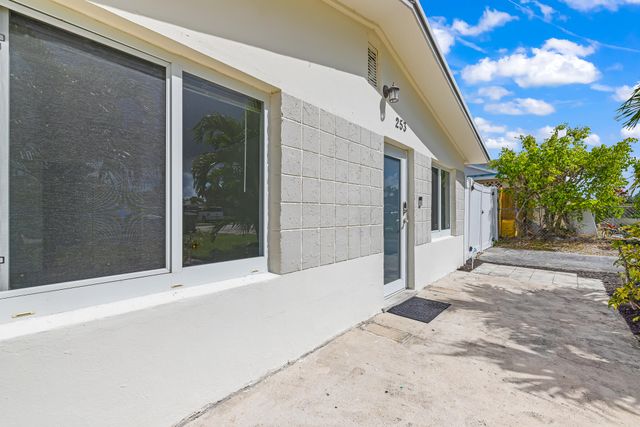 253 SW 2nd Court, Deerfield Beach, FL 33441