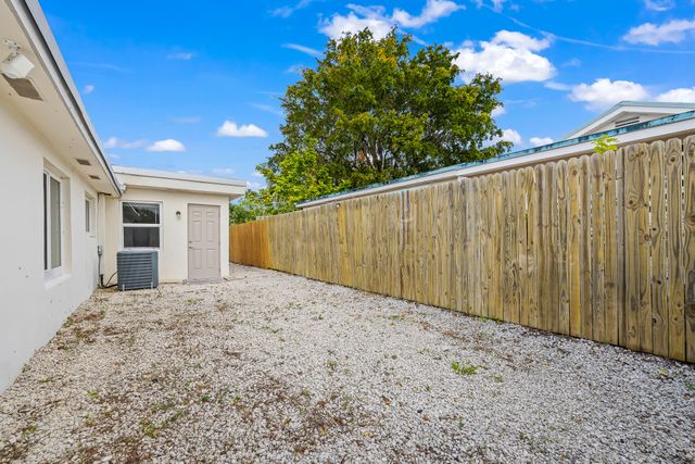 253 SW 2nd Court, Deerfield Beach, FL 33441