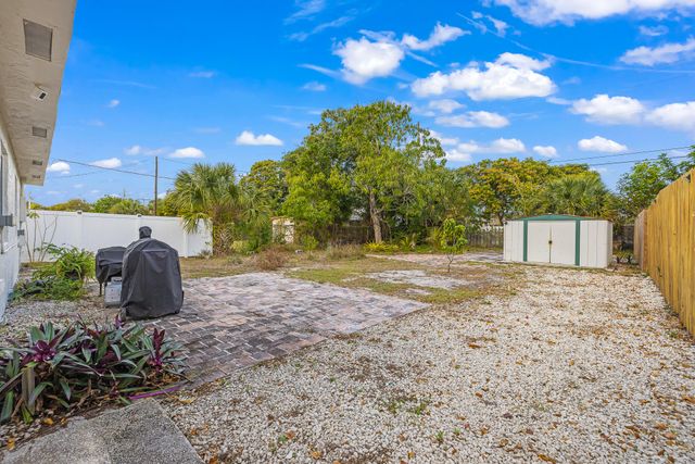 253 SW 2nd Court, Deerfield Beach, FL 33441