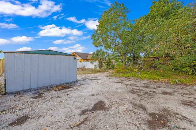 253 SW 2nd Court, Deerfield Beach, FL 33441