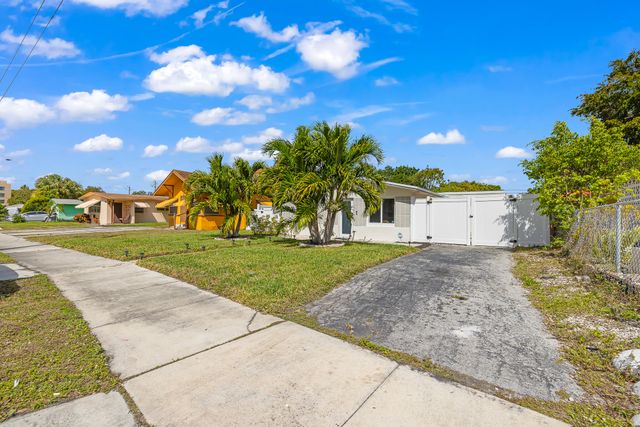 253 SW 2nd Court, Deerfield Beach, FL 33441
