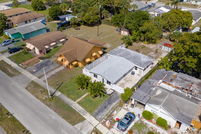 253 SW 2nd Court, Deerfield Beach, FL 33441