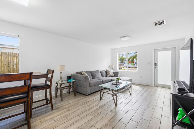 253 SW 2nd Court, Deerfield Beach, FL 33441