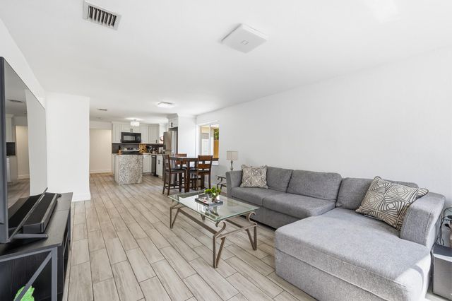 253 SW 2nd Court, Deerfield Beach, FL 33441