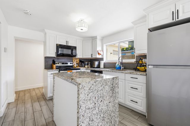 253 SW 2nd Court, Deerfield Beach, FL 33441