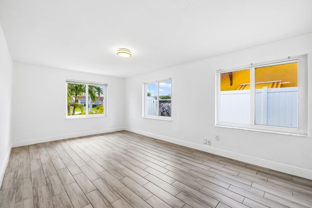 253 SW 2nd Court, Deerfield Beach, FL 33441