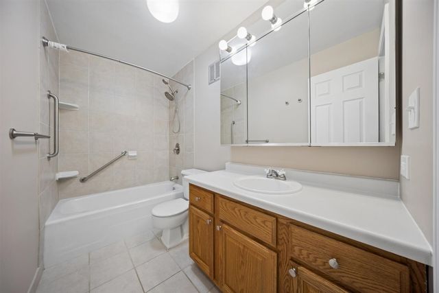 1405 E Central Road 118C, Arlington Heights, IL 60005