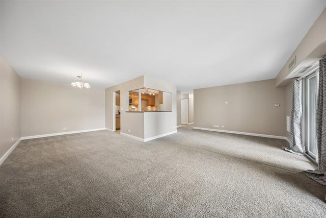 1405 E Central Road 118C, Arlington Heights, IL 60005