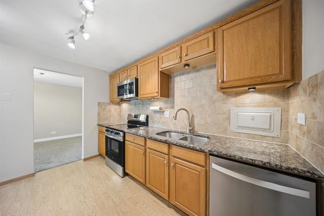 1405 E Central Road 118C, Arlington Heights, IL 60005