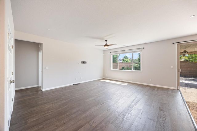 1033 Makeway St, Roseville, CA 95747