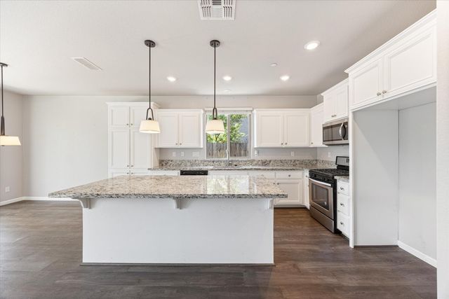 1033 Makeway St, Roseville, CA 95747