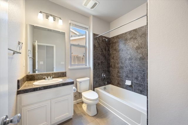 1033 Makeway St, Roseville, CA 95747