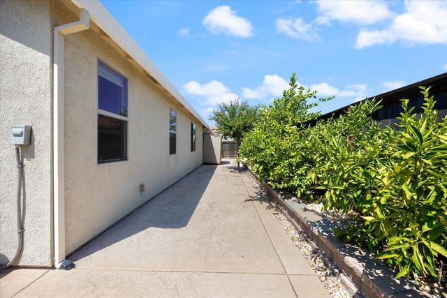 1033 Makeway St, Roseville, CA 95747