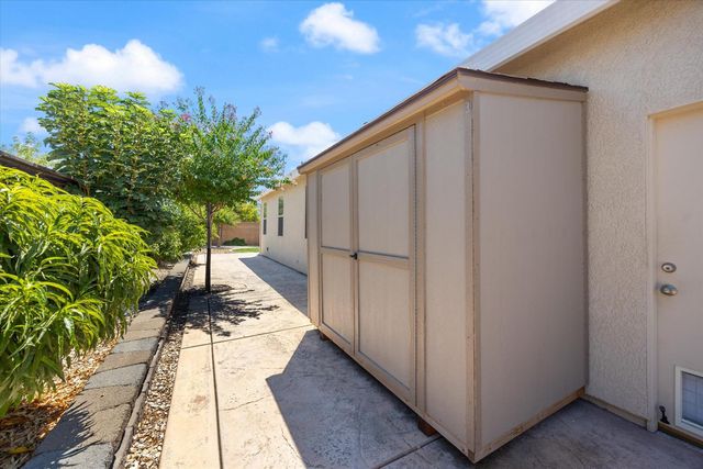 1033 Makeway St, Roseville, CA 95747