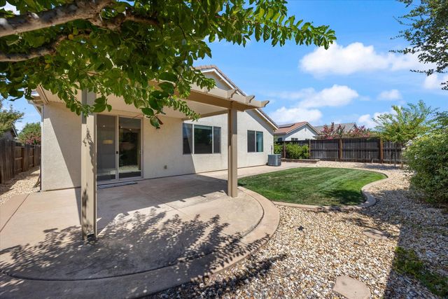 1033 Makeway St, Roseville, CA 95747