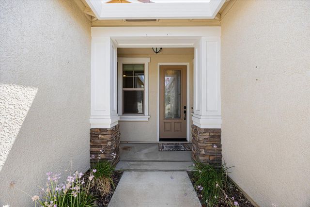 1033 Makeway St, Roseville, CA 95747