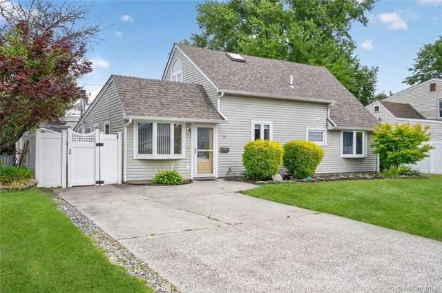 39 Boat Lane, Levittown, NY 11756