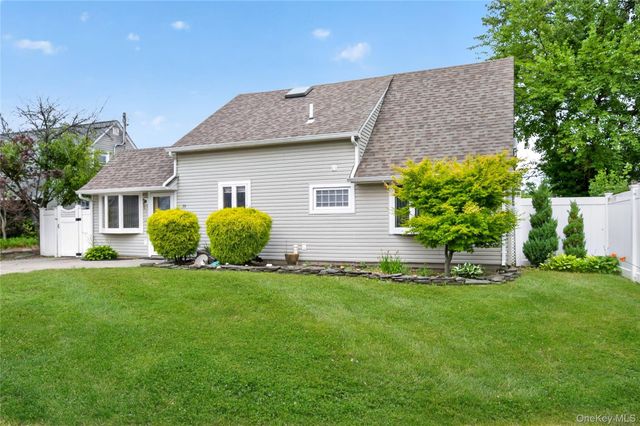 39 Boat Lane, Levittown, NY 11756