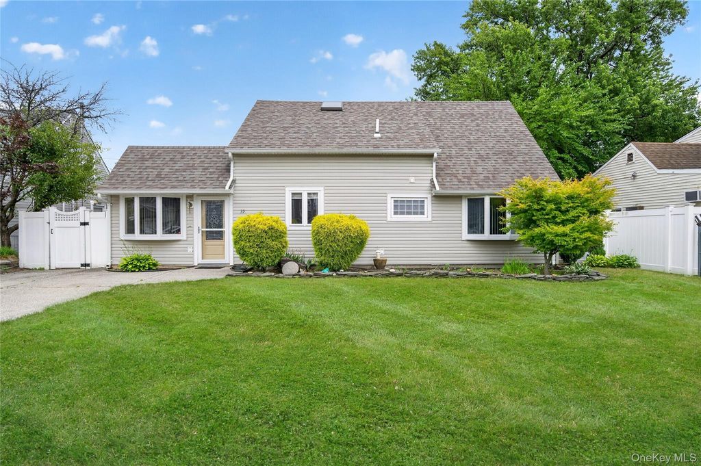 39 Boat Lane, Levittown, NY 11756