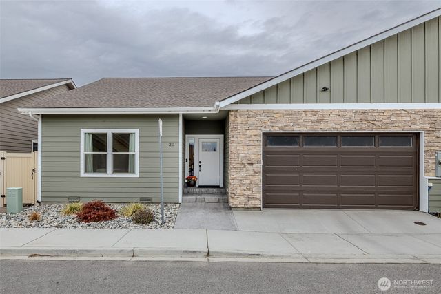 211 21st Street NW, East Wenatchee, WA 98802