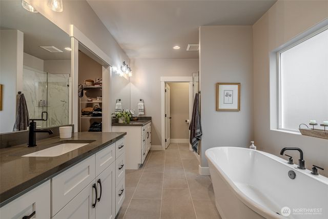 211 21st Street NW, East Wenatchee, WA 98802