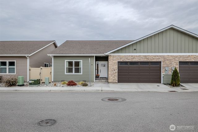 211 21st Street NW, East Wenatchee, WA 98802