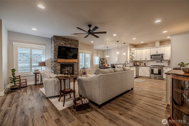 211 21st Street NW, East Wenatchee, WA 98802