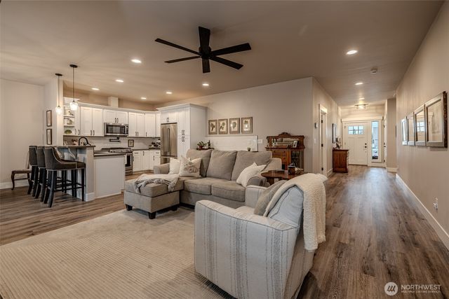 211 21st Street NW, East Wenatchee, WA 98802