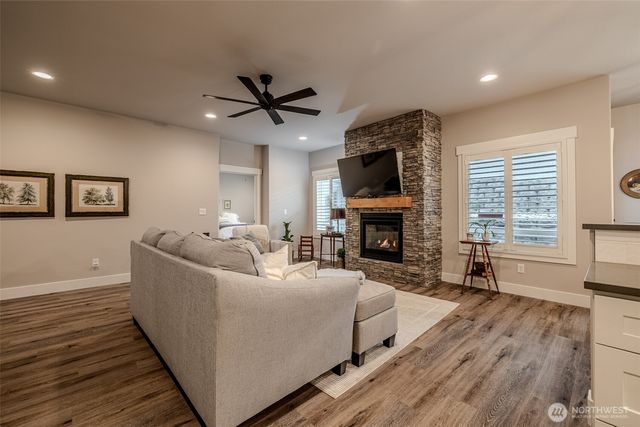 211 21st Street NW, East Wenatchee, WA 98802