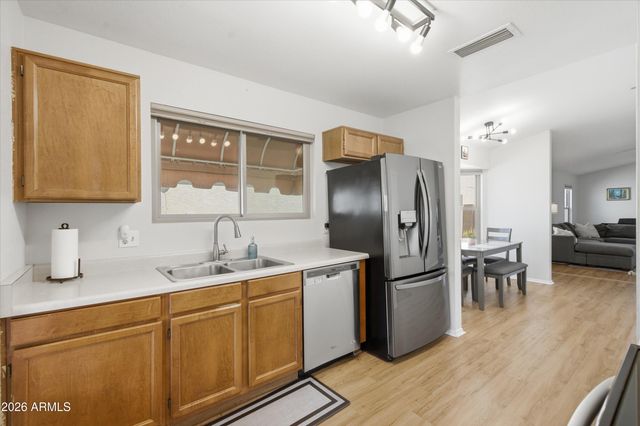 8839 W BLUEFIELD Avenue, Peoria, AZ 85382