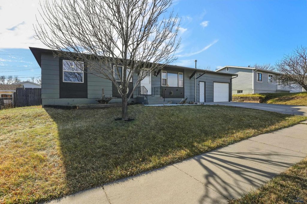 19 SURFWOOD DR, Rapid City, SD 57701