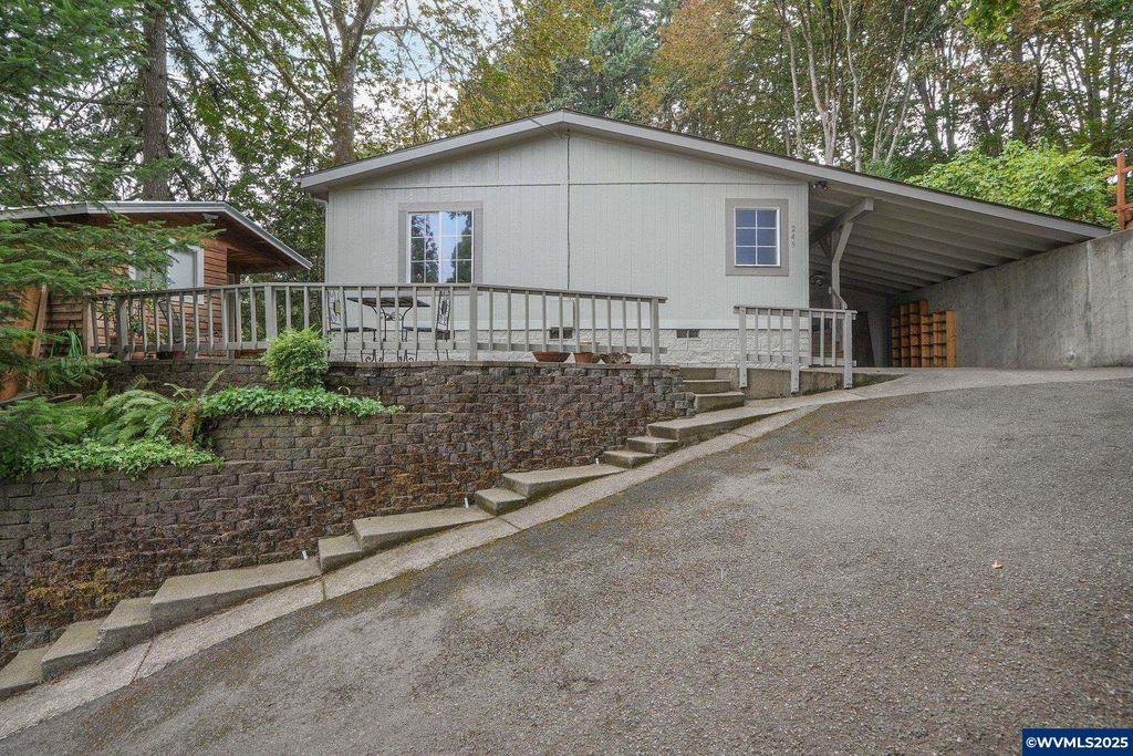249 Stoneway Dr NW, Salem, OR 97304