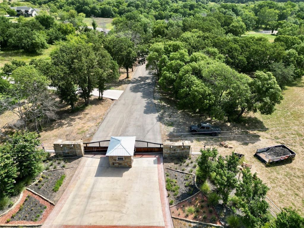 2055 Woodland Road, Weatherford, TX 76088