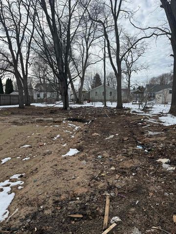 142 Charles Street, Elk Rapids, MI 49629