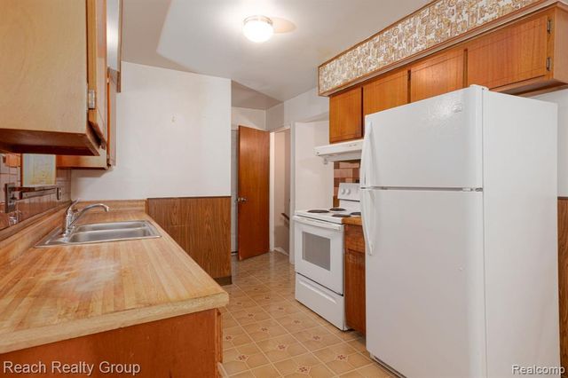 200 Clinton River Court, Mount Clemens, MI 48043