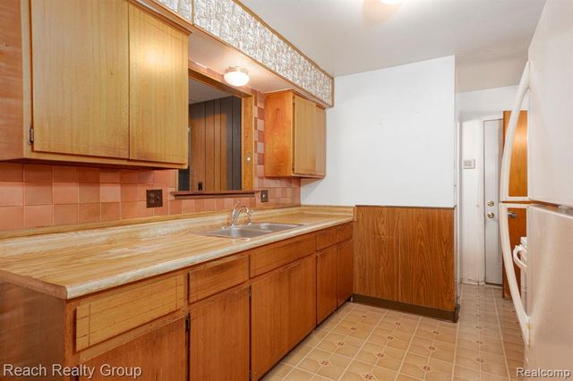 200 Clinton River Court, Mount Clemens, MI 48043