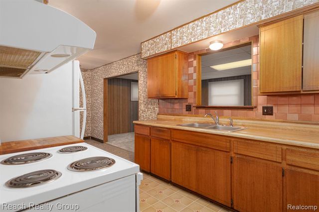 200 Clinton River Court, Mount Clemens, MI 48043