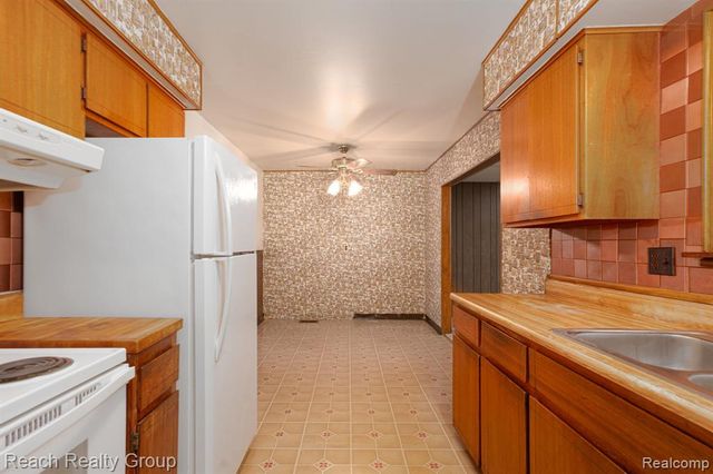 200 Clinton River Court, Mount Clemens, MI 48043