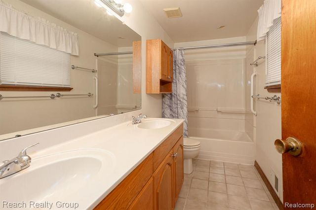200 Clinton River Court, Mount Clemens, MI 48043