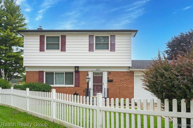 200 Clinton River Court, Mount Clemens, MI 48043