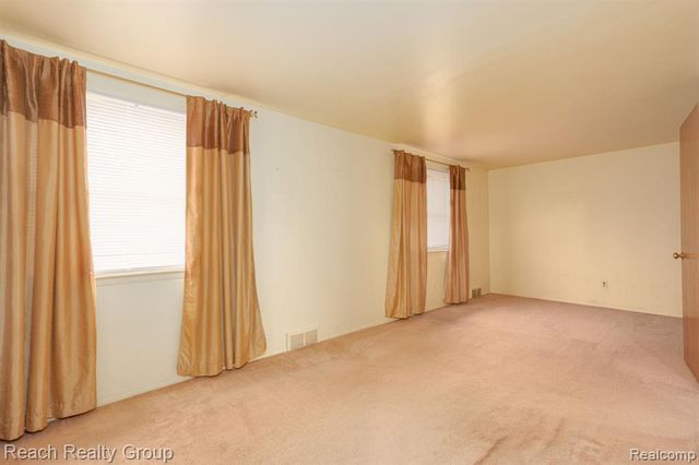 200 Clinton River Court, Mount Clemens, MI 48043